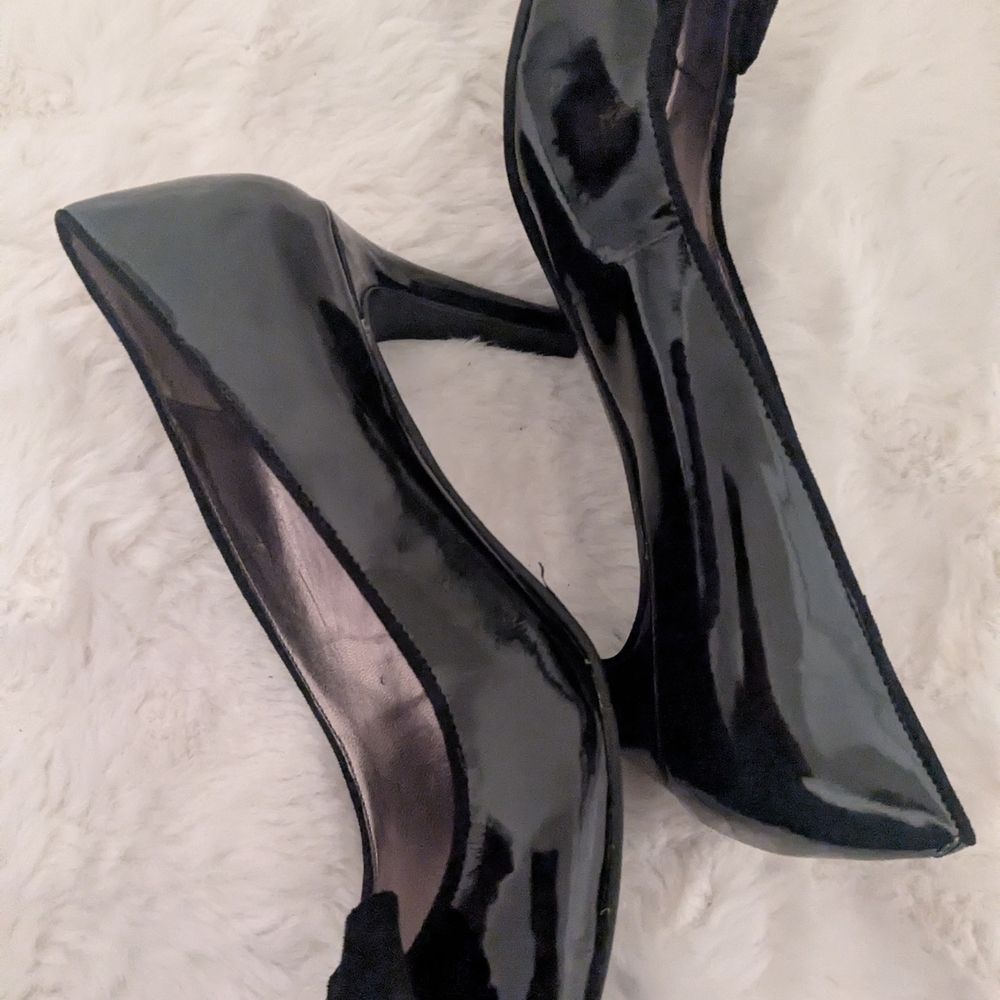 Bandolino Black Patent Leather Heels Suede Bow Pumps Pointed Toe Work - Picture 4 of 9